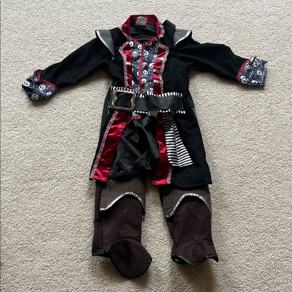 Kids Pirate Costume - child size 5/6